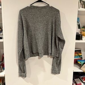Cropped and comfortable gray sweater